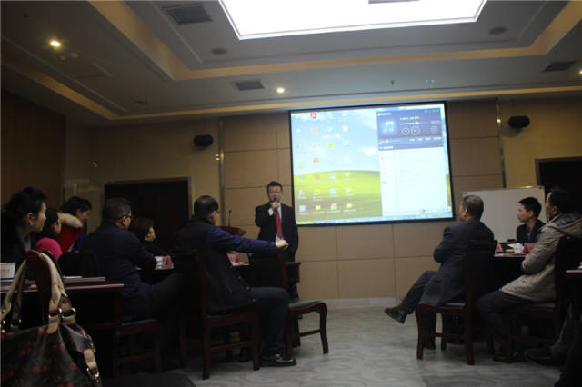 上午9点-10点半:胡涂老师开始分享讲师品牌打造 课前操调节学习状态