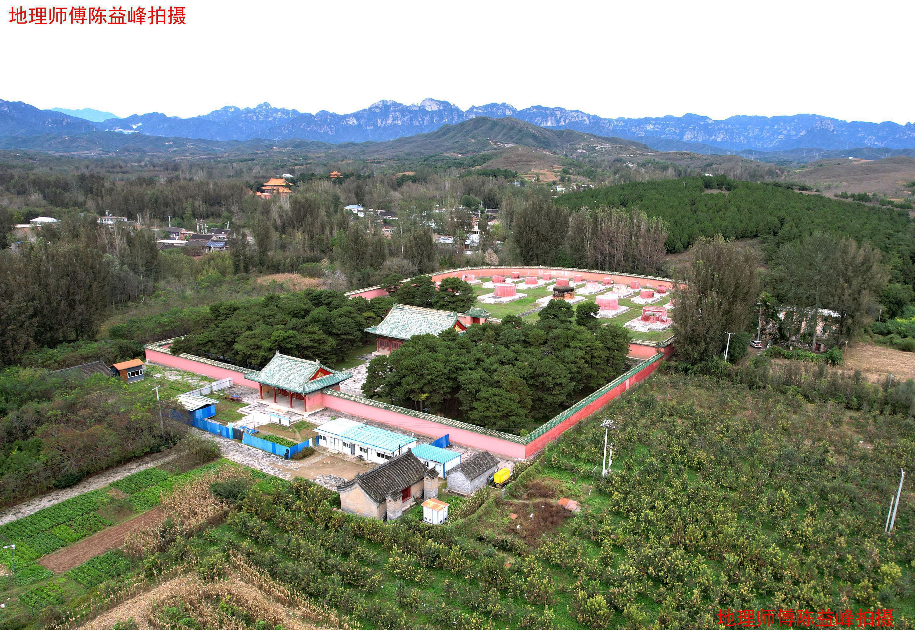 泰陵妃园寝内葬着雍正皇帝的21位妃嫔,其中皇贵妃1 人,妃3人,嫔1人