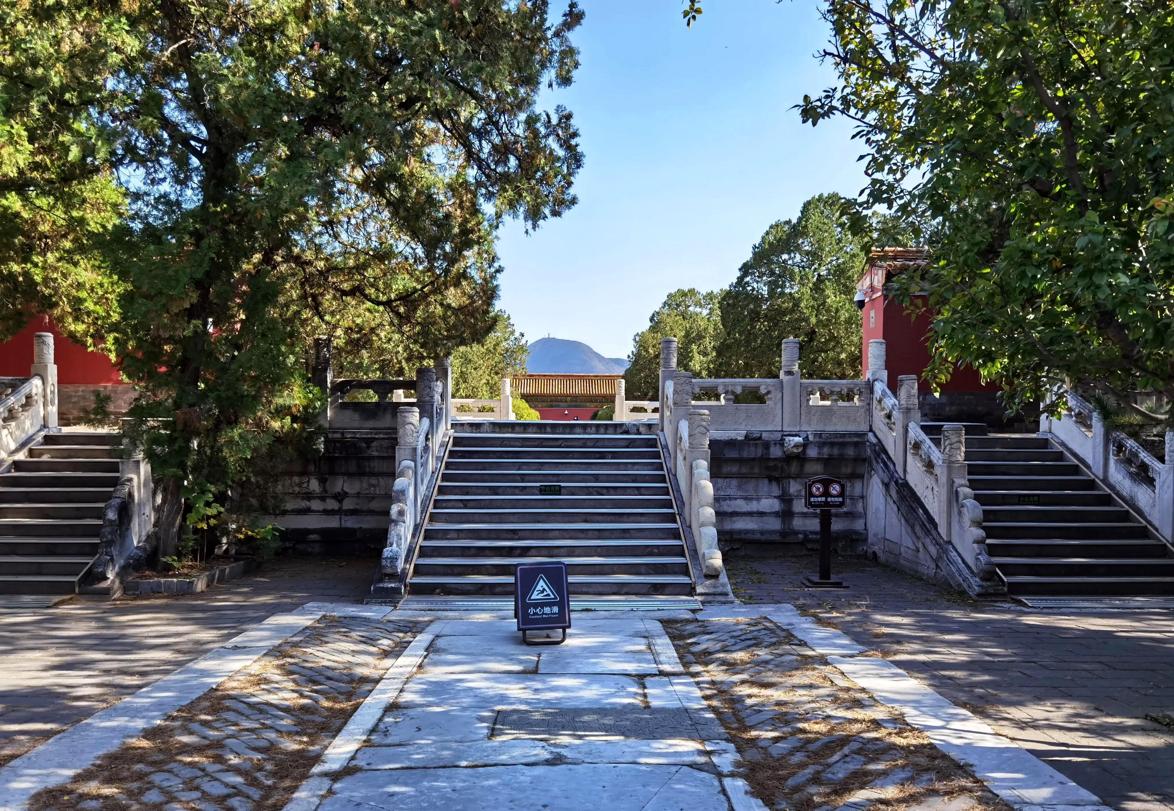 万历十三年,八月初一,太仆寺少卿李植,光禄寺少卿江东之,尚宝司少卿羊