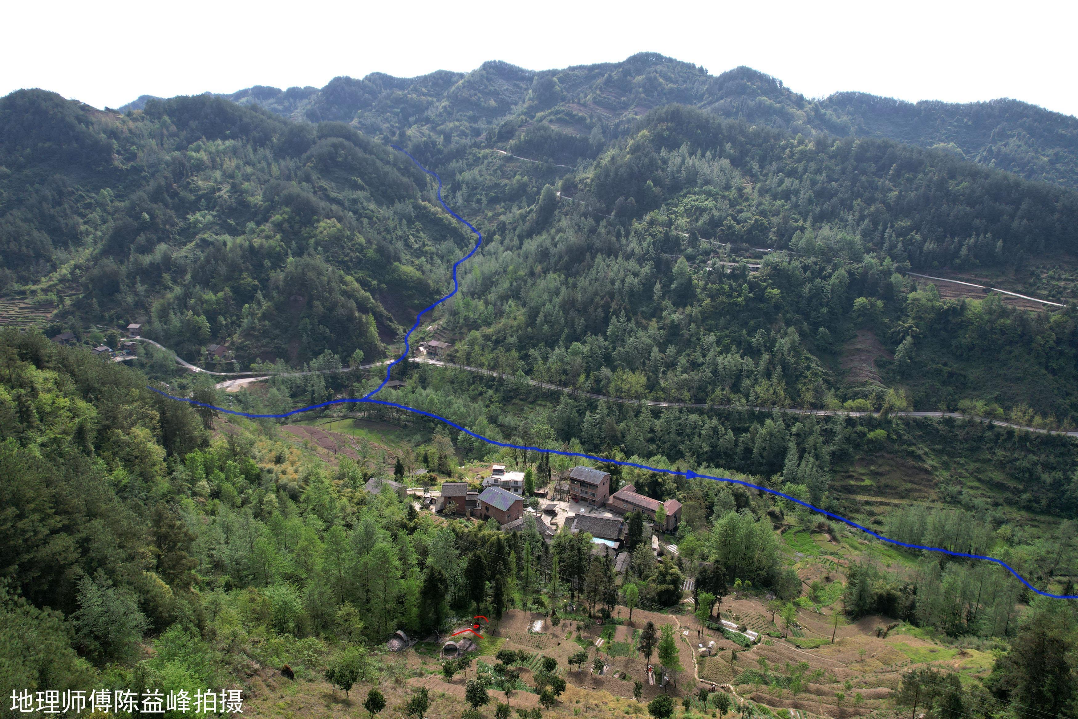 鸟瞰山水大局,立壬山丙向兼亥巳(坐342度),前面大河左水倒右,寅水来