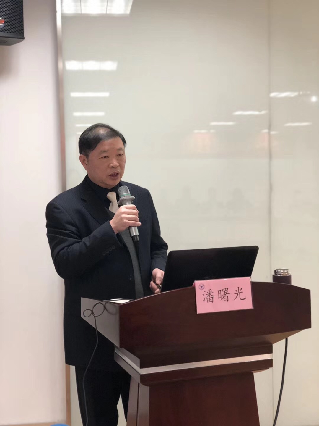 在浙江苏州工业研究院园满顺的结束,参加培训的有浙大的教授老师