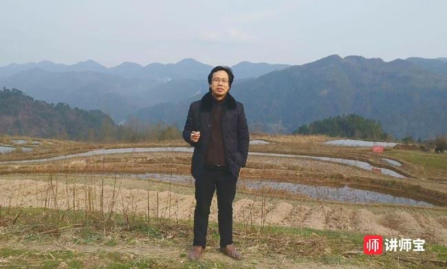 陈益峰师傅在重庆七曜山主峰附近相地作者简介:陈益峰,著名风水学家