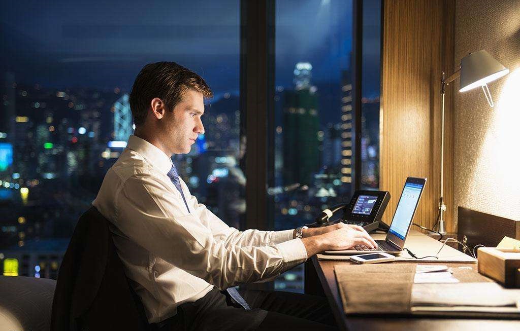 那个加班时间最长的同事被公司辞退了